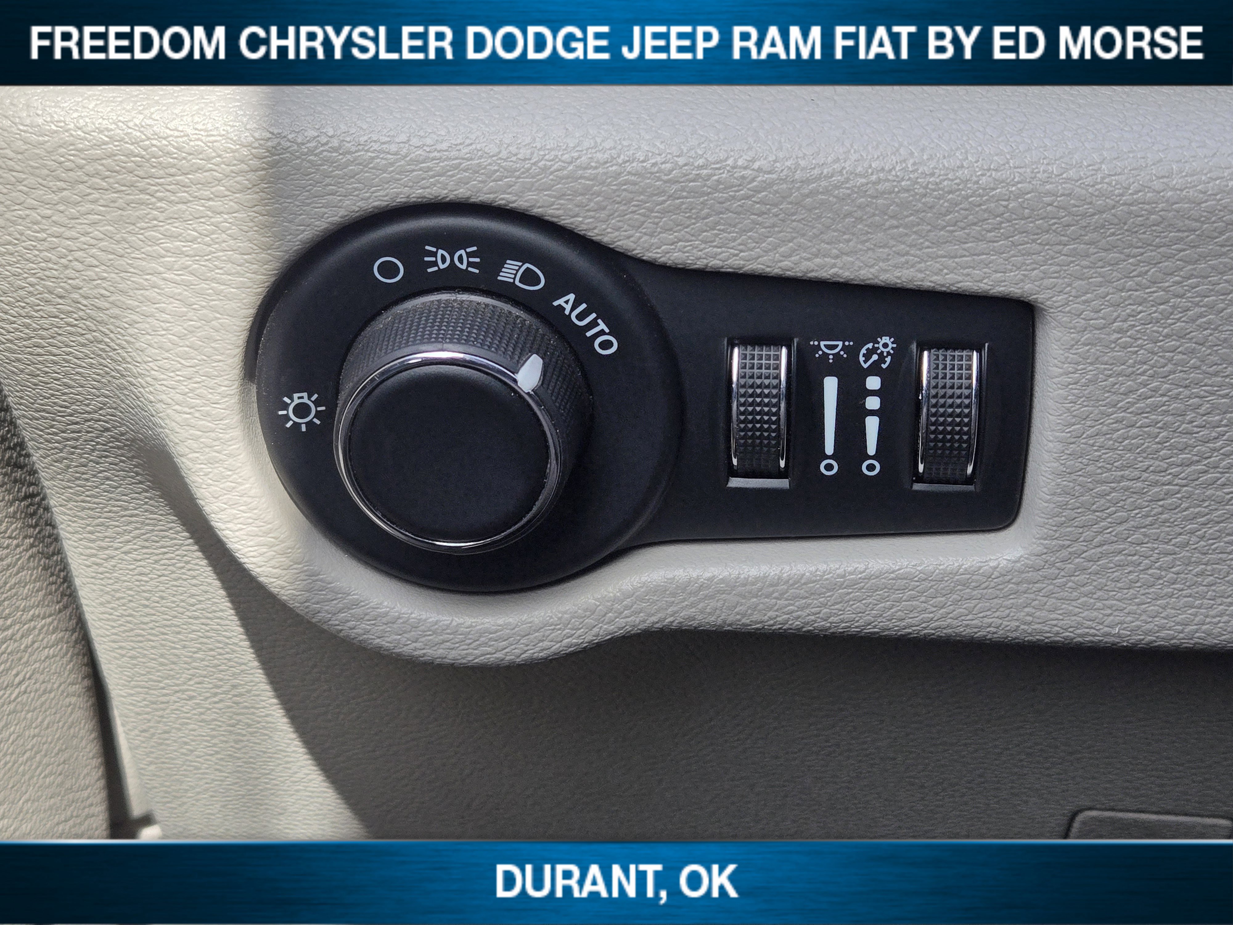 Used 2023 Chrysler Voyager LX image 17