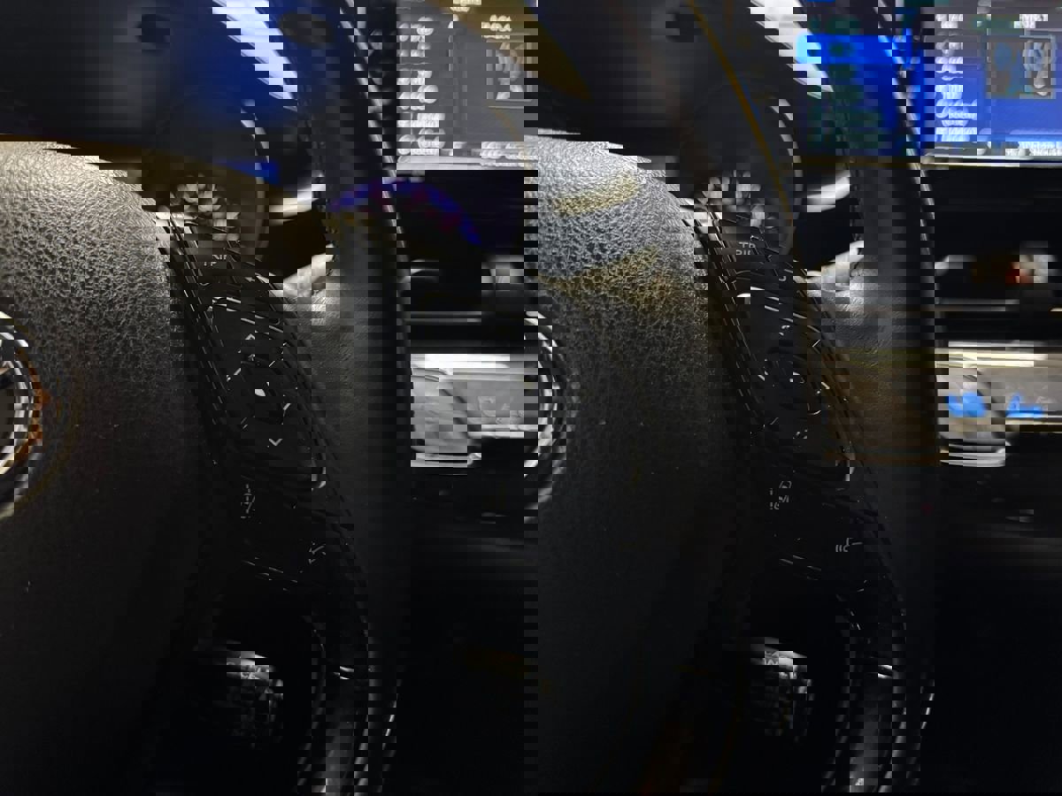 Used 2018 Toyota C-HR XLE image 33