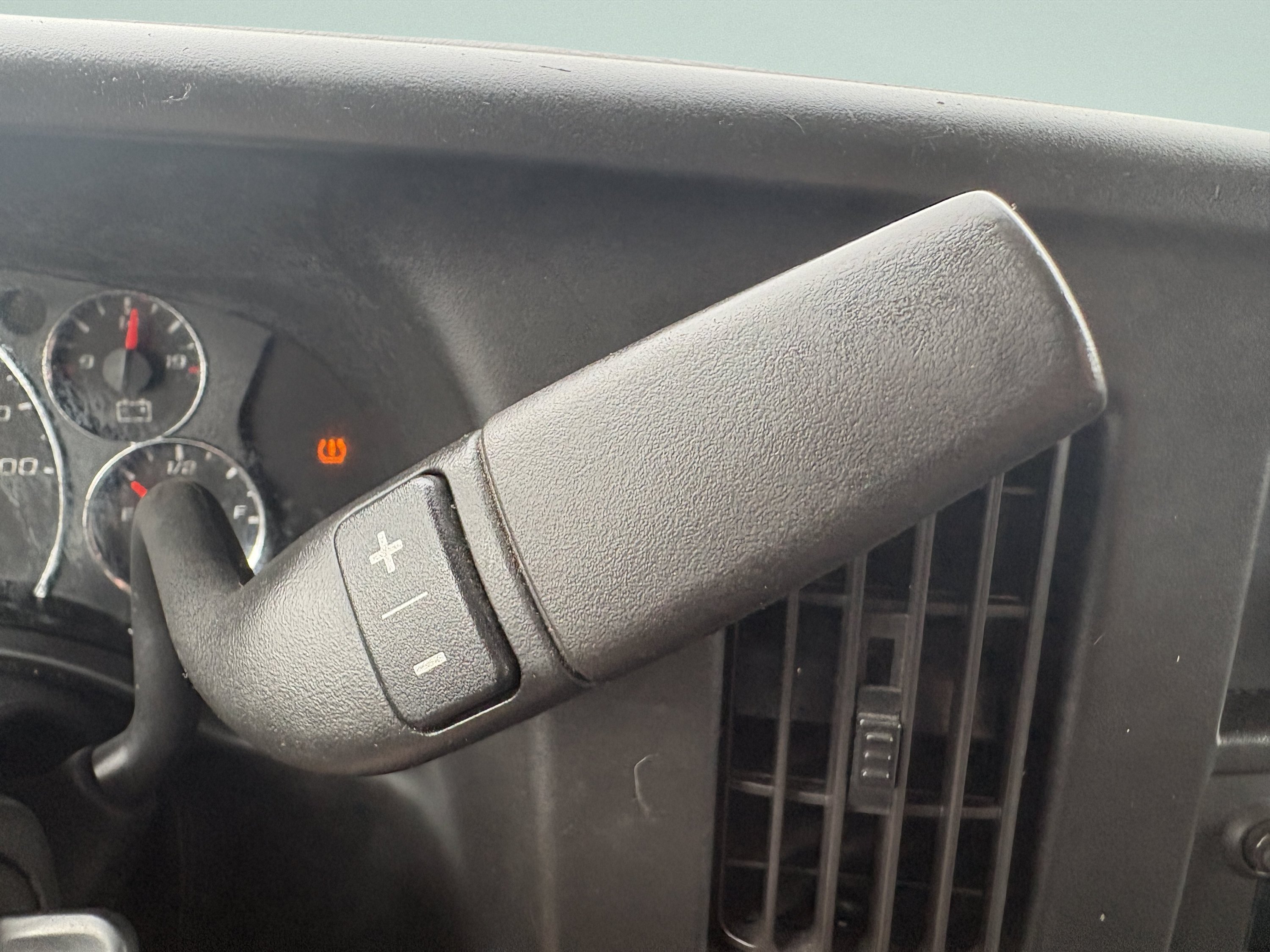 Used 2017 Chevrolet Express 3500 RWD image 20