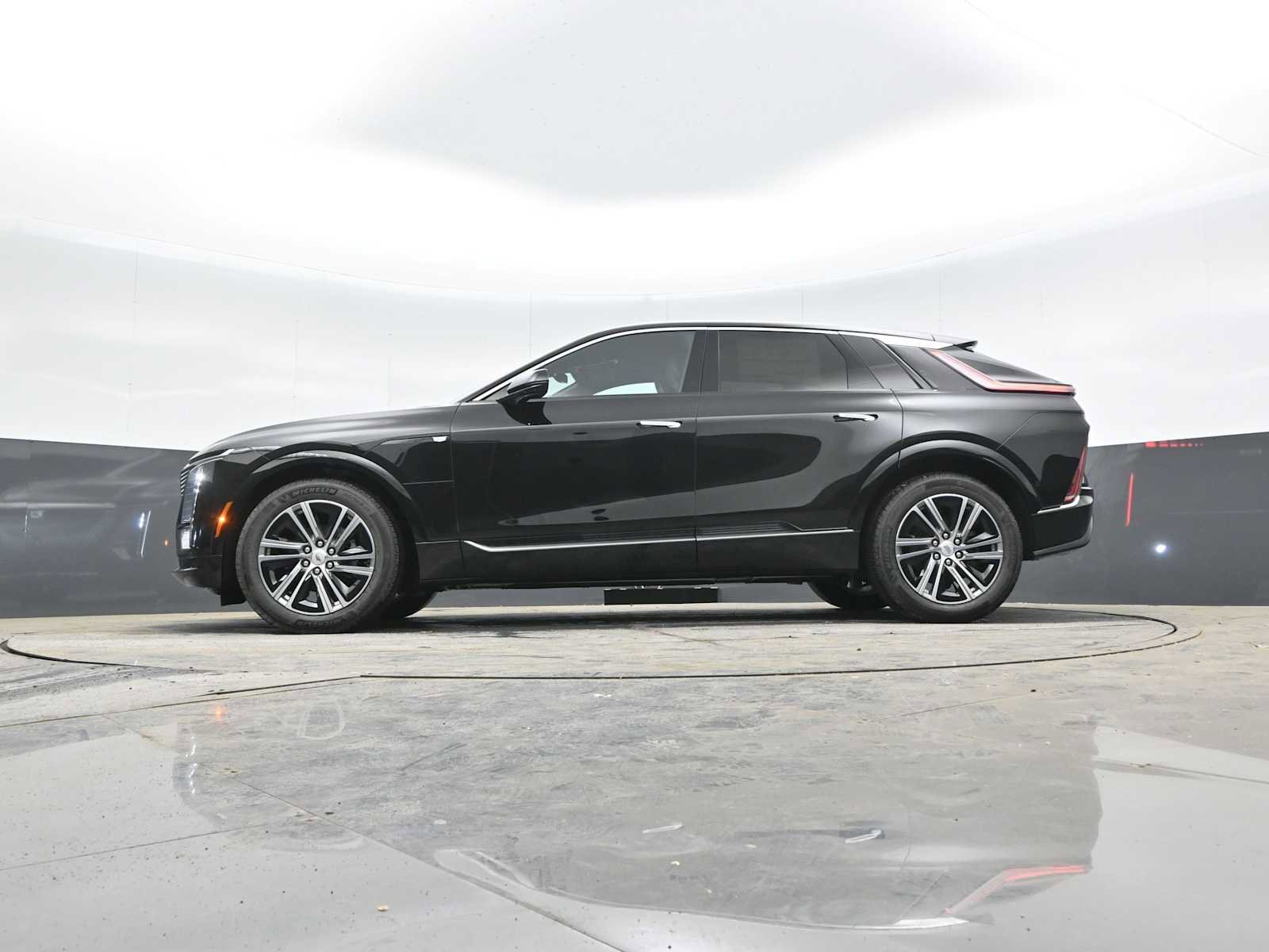 New 2025 Cadillac Lyriq Luxury image 34