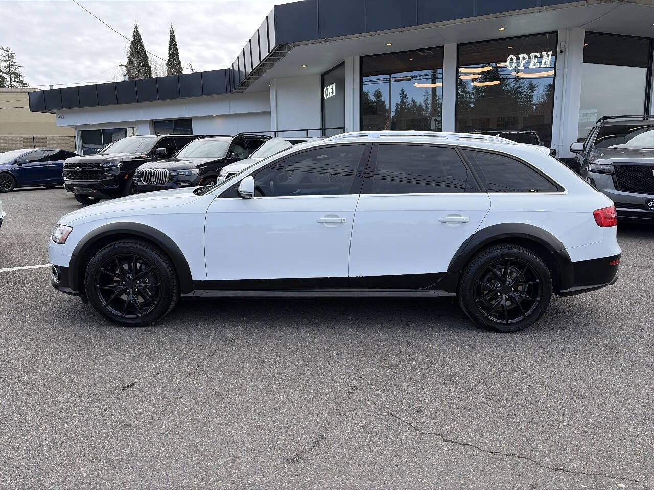 Used 2013 Audi A4 Prestige w/ Prestige Pkg image 2