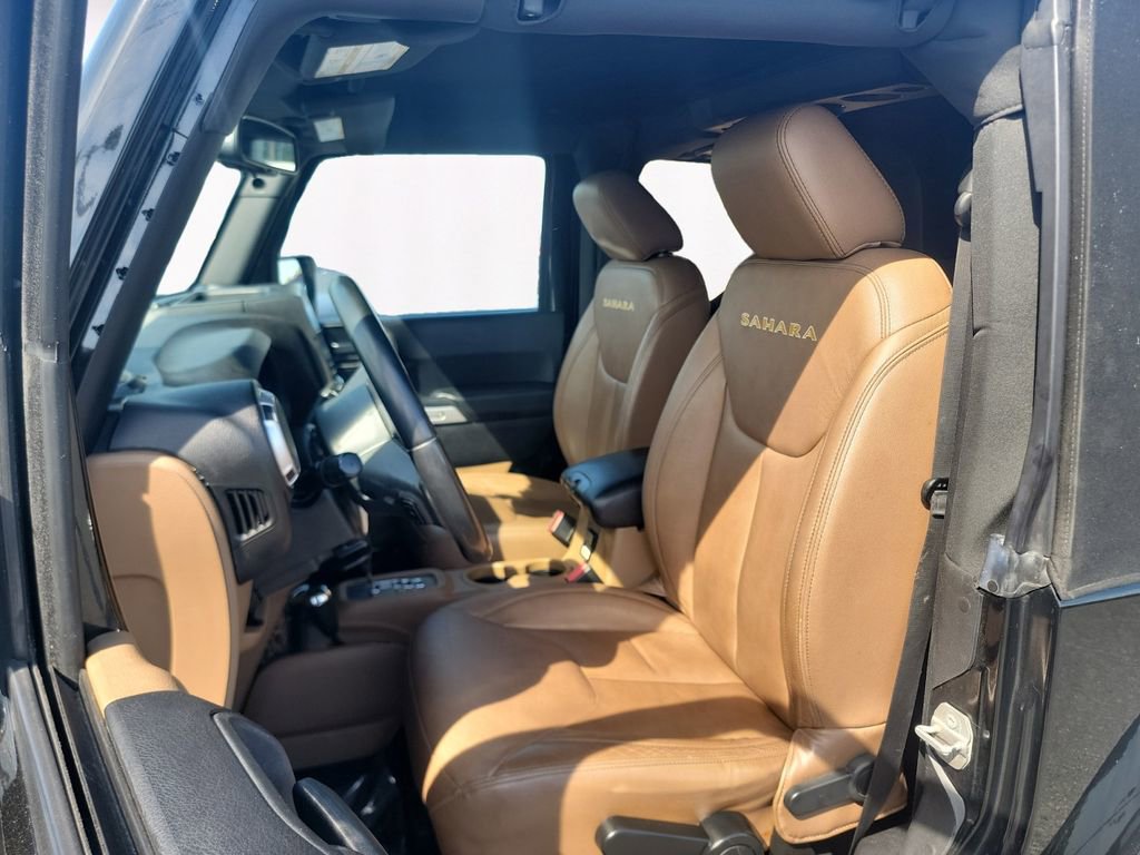 Used 2016 Jeep Wrangler Sahara w/ Connectivity Group AWD/4WD image 9