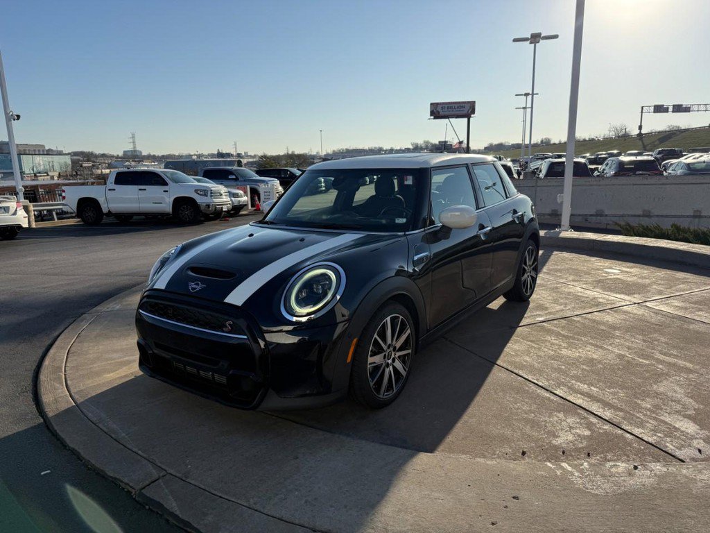 Used 2022 MINI Cooper S w/ Driver Assistance Package image 11