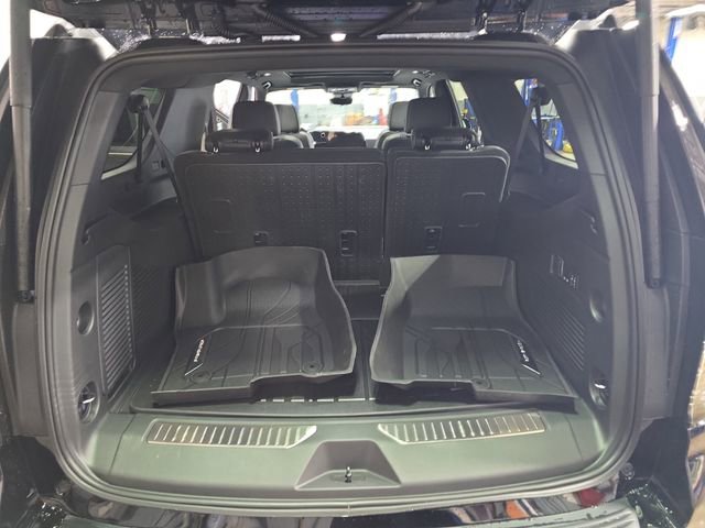 New 2026 Chevrolet Suburban High Country AWD/4WD image 14