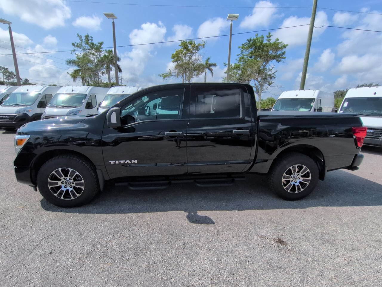Used 2023 Nissan Titan SV w/ SV Convenience Package AWD/4WD image 8