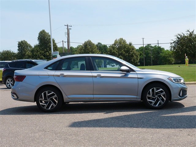 Certified 2024 Volkswagen Jetta SEL image 8