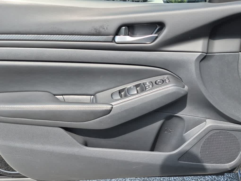 Used 2024 Nissan Altima 2.5 SV FWD image 9