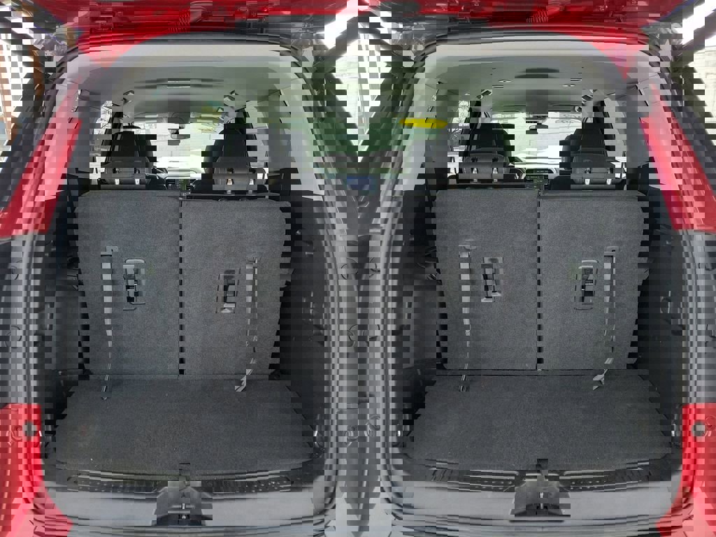 Used 2023 GMC Acadia SLE w/ Driver Convenience Package image 7