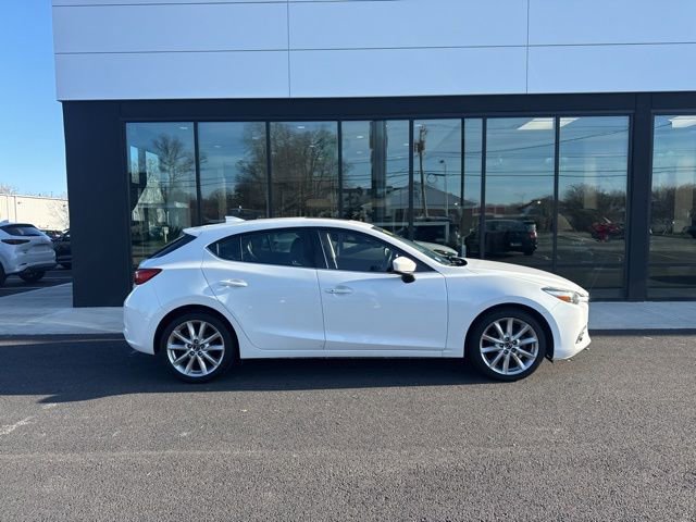 Used 2017 MAZDA MAZDA3 Grand Touring image 2