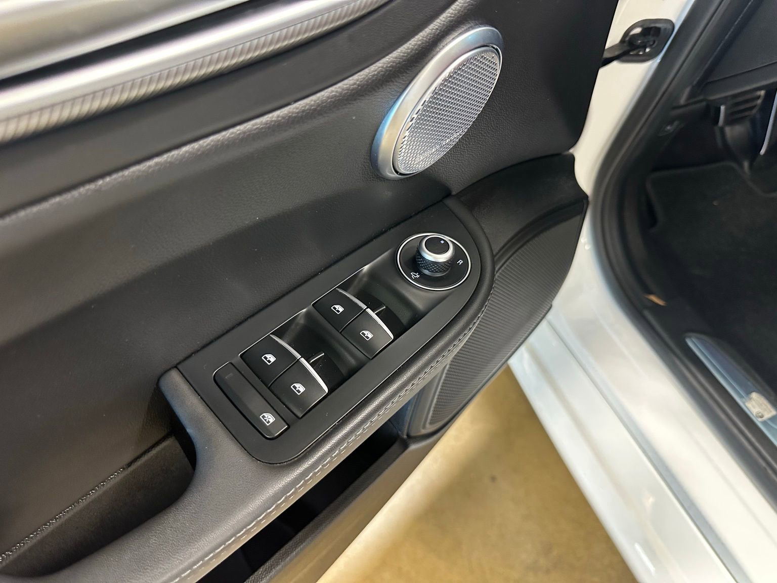 Used 2024 Alfa Romeo Giulia Veloce image 12