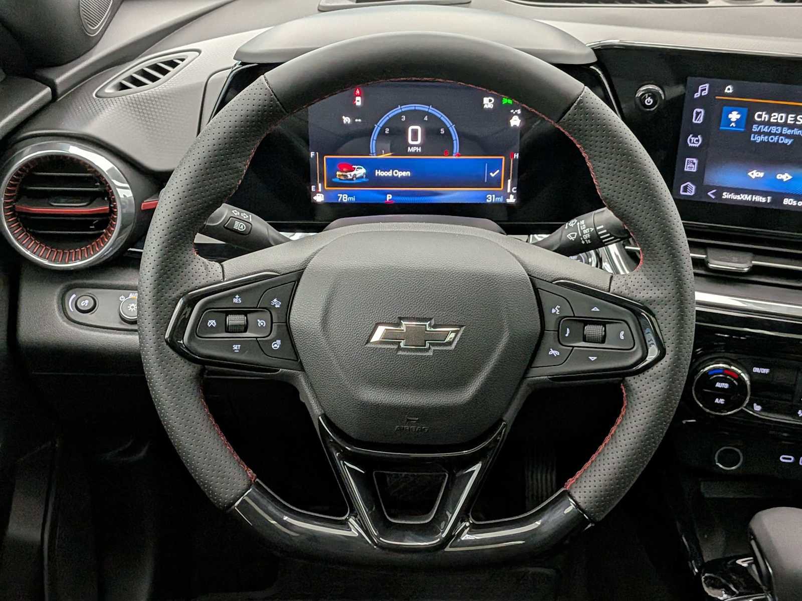 New 2025 Chevrolet Trax RS w/ Sunroof Package image 23