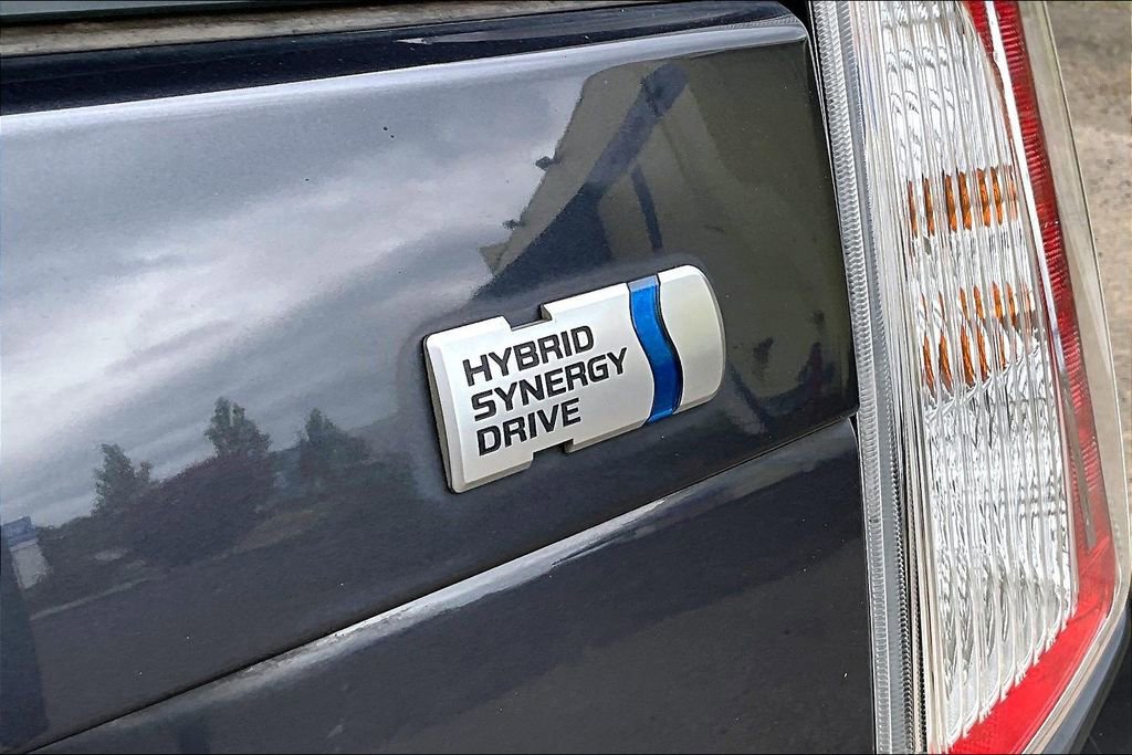 Used 2015 Toyota Prius Five w/ Advanced Technology Package FWD image 11