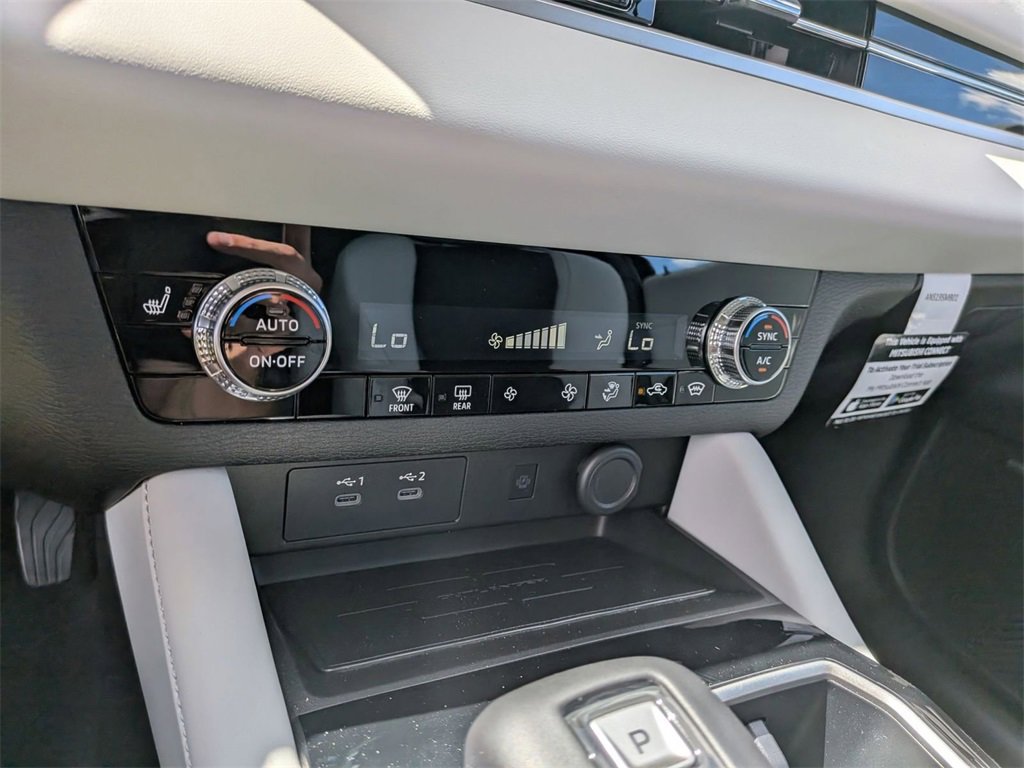 New 2025 Mitsubishi Outlander SE image 21