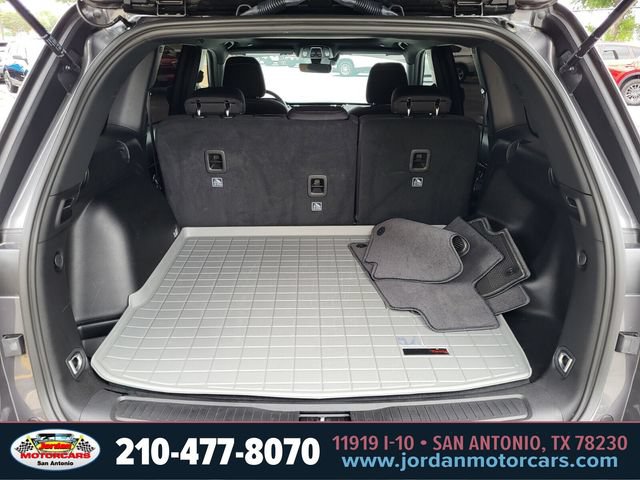 Used 2025 Jeep Grand Cherokee Laredo X RWD image 32