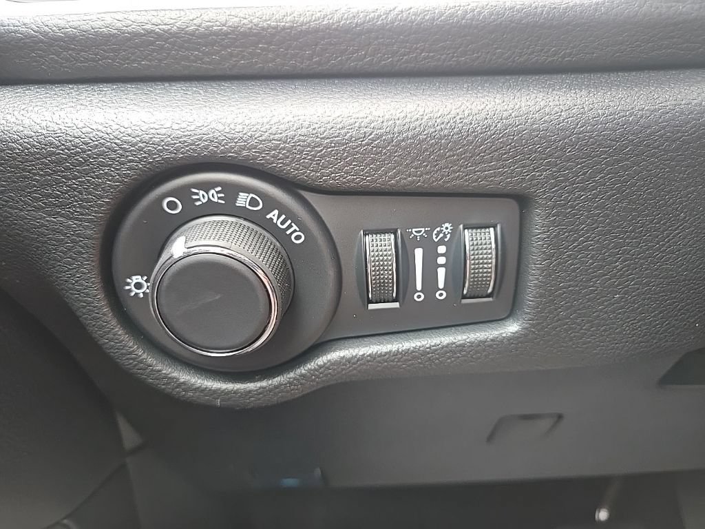 New 2027 Chrysler Pacifica Select w/ Family Tech Group FWD image 48