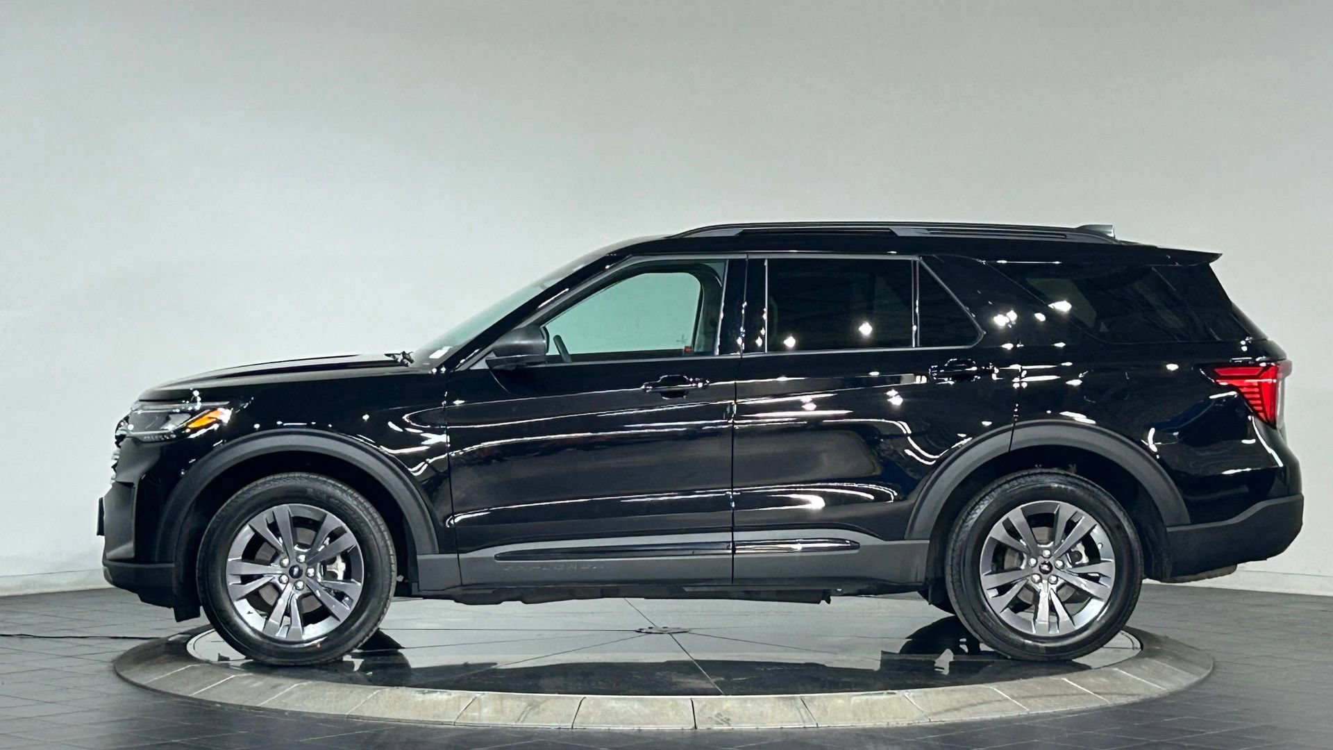 New 2026 Ford Explorer Active w/ Active Comfort Package AWD/4WD image 6