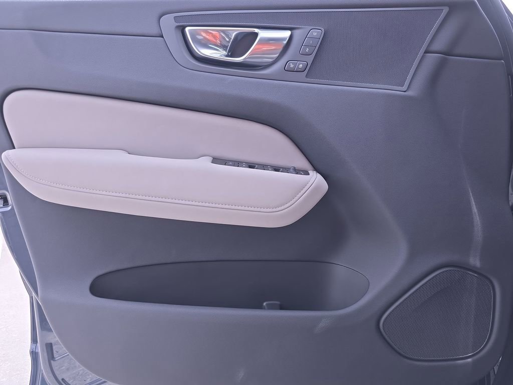 New 2026 Volvo XC60 B5 Core w/ Climate Package image 28