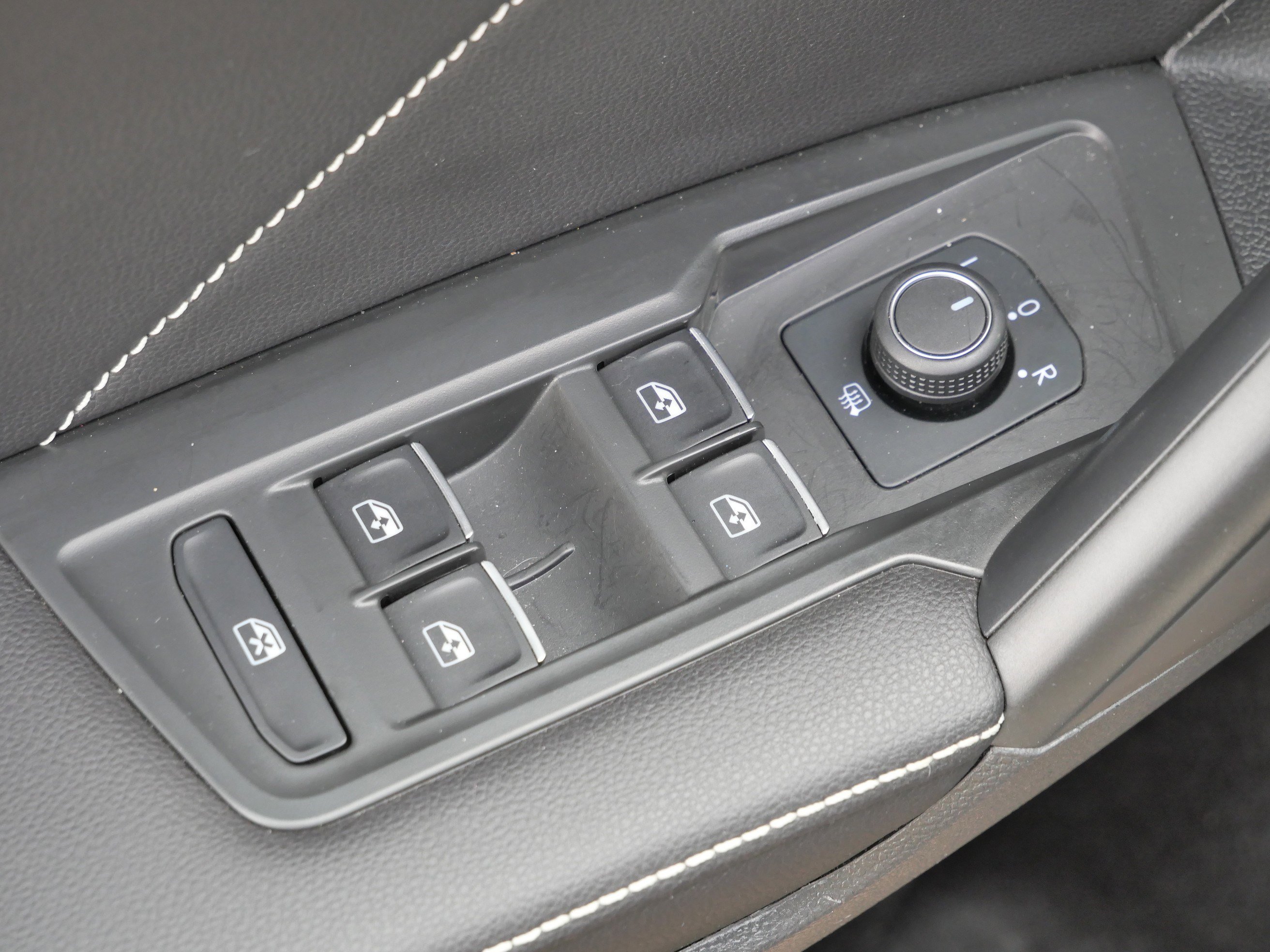 Certified 2024 Volkswagen Tiguan SE R-Line image 19