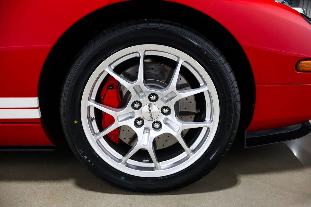 Used 2006 Ford GT RWD image 24