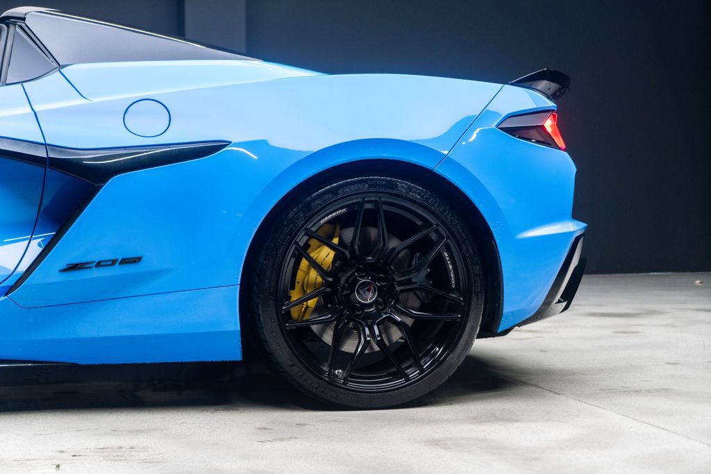 Used 2025 Chevrolet Corvette Z06 RWD image 23