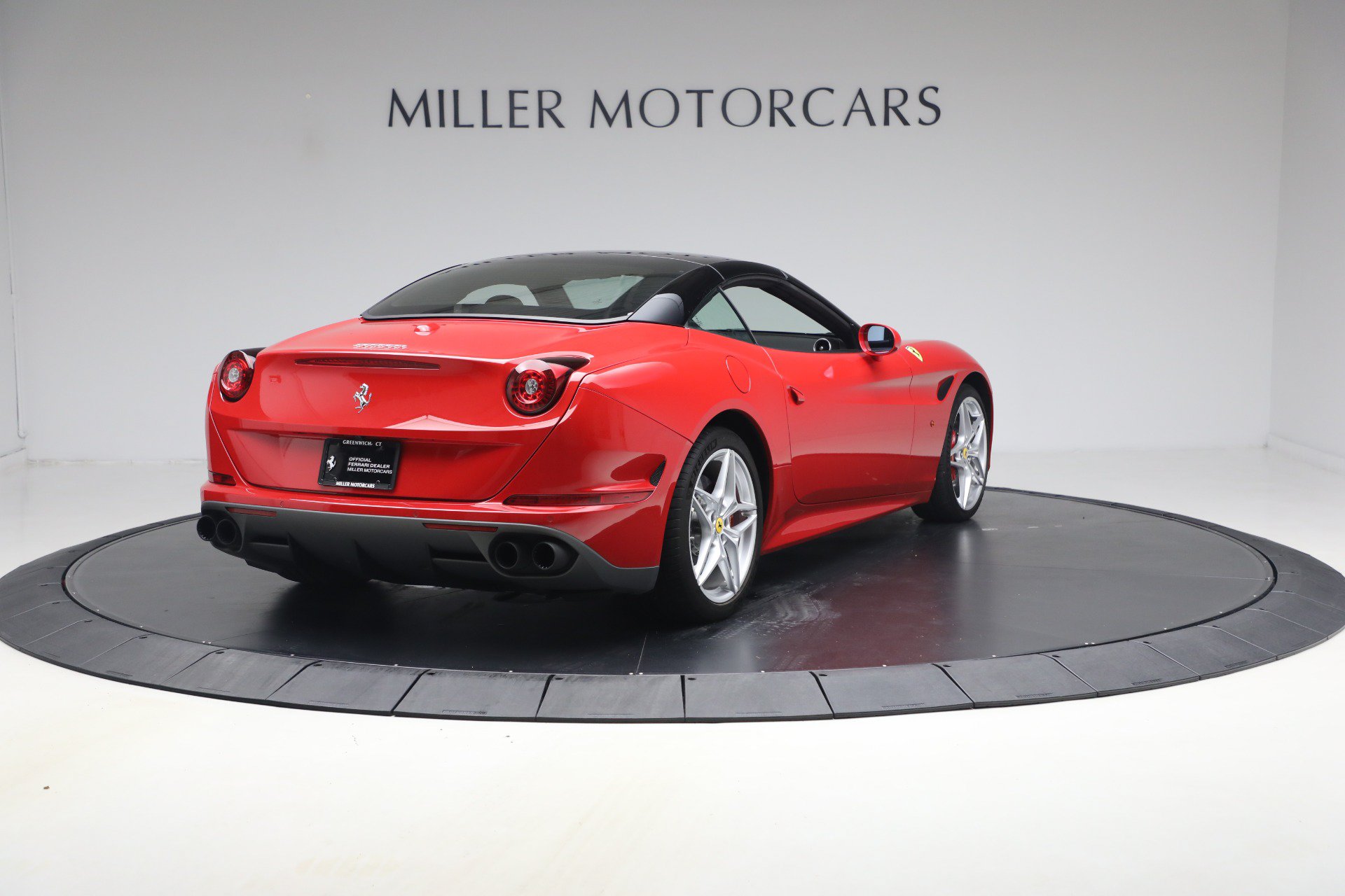 Certified 2017 Ferrari California T RWD image 35