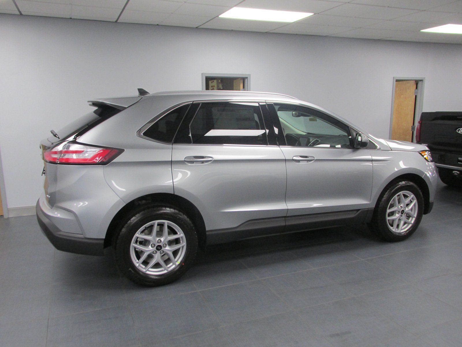 New 2024 Ford Edge SEL w/ Convenience Package AWD/4WD image 4
