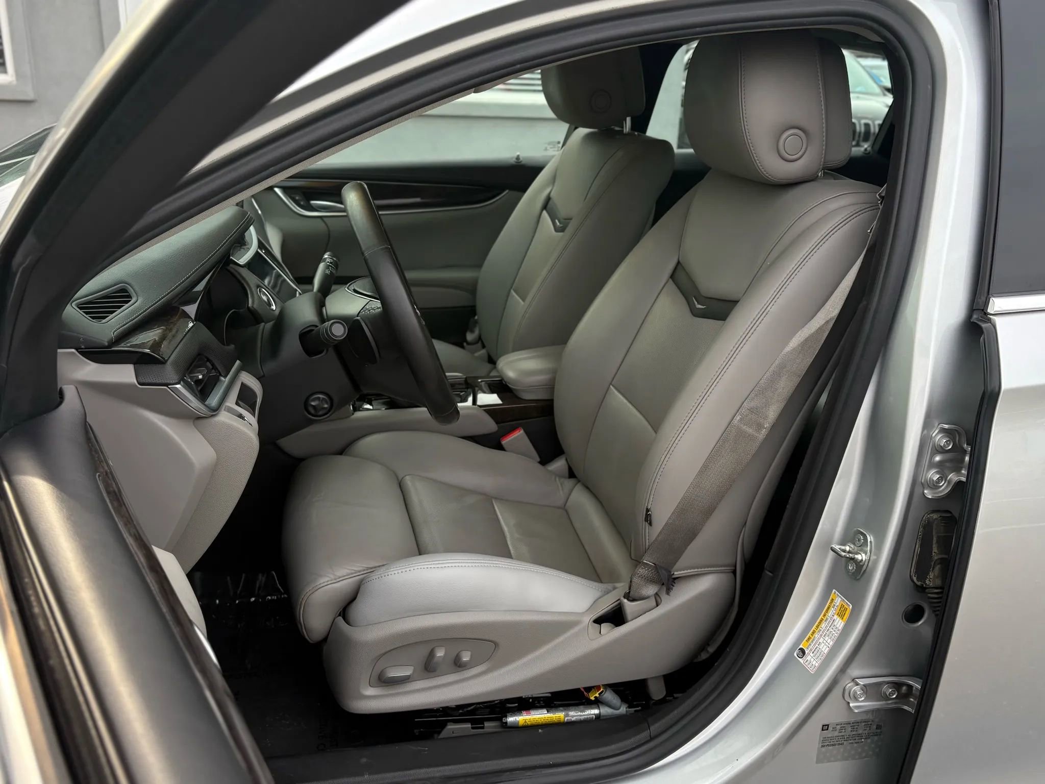 Used 2013 Cadillac XTS Luxury w/ Driver Awareness Package FWD image 10