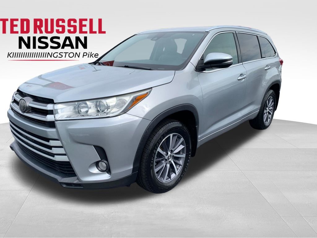 Used 2017 Toyota Highlander XLE AWD/4WD image 1