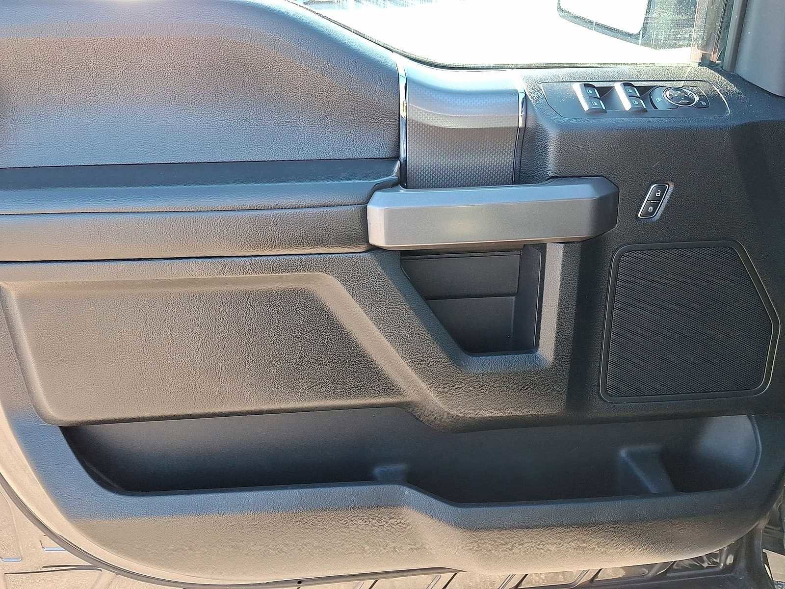 Used 2016 Ford F150 XLT w/ Equipment Group 302A Luxury image 26