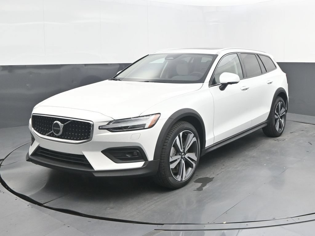 New 2026 Volvo V60 B5 Cross Country Plus w/ Climate Package AWD/4WD image 1