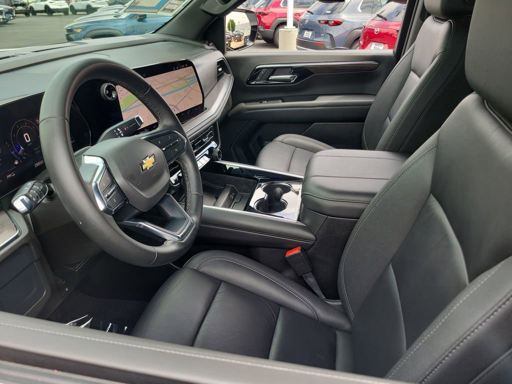 Used 2025 Chevrolet Tahoe LT AWD/4WD image 3