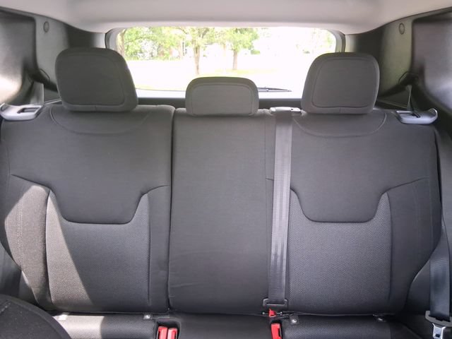 Used 2023 Jeep Renegade Latitude AWD/4WD image 16