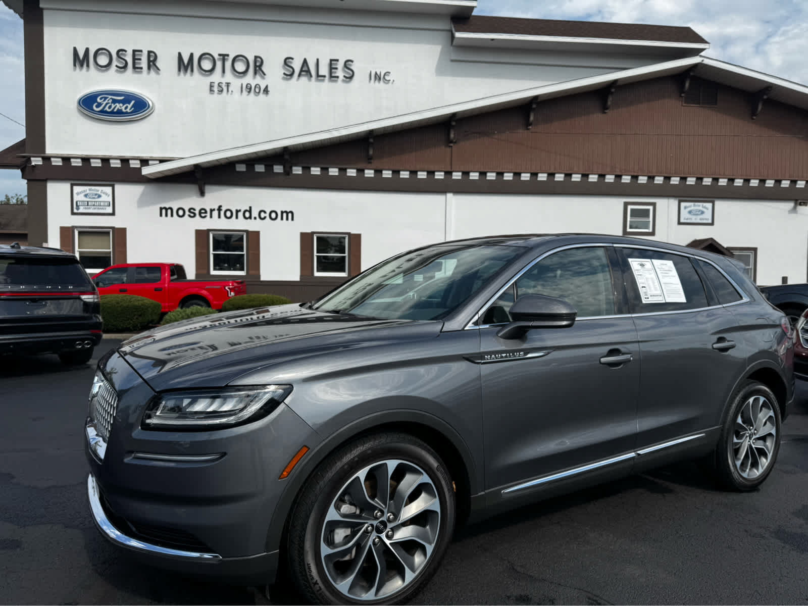 Used 2023 Lincoln Nautilus Reserve AWD/4WD image 1