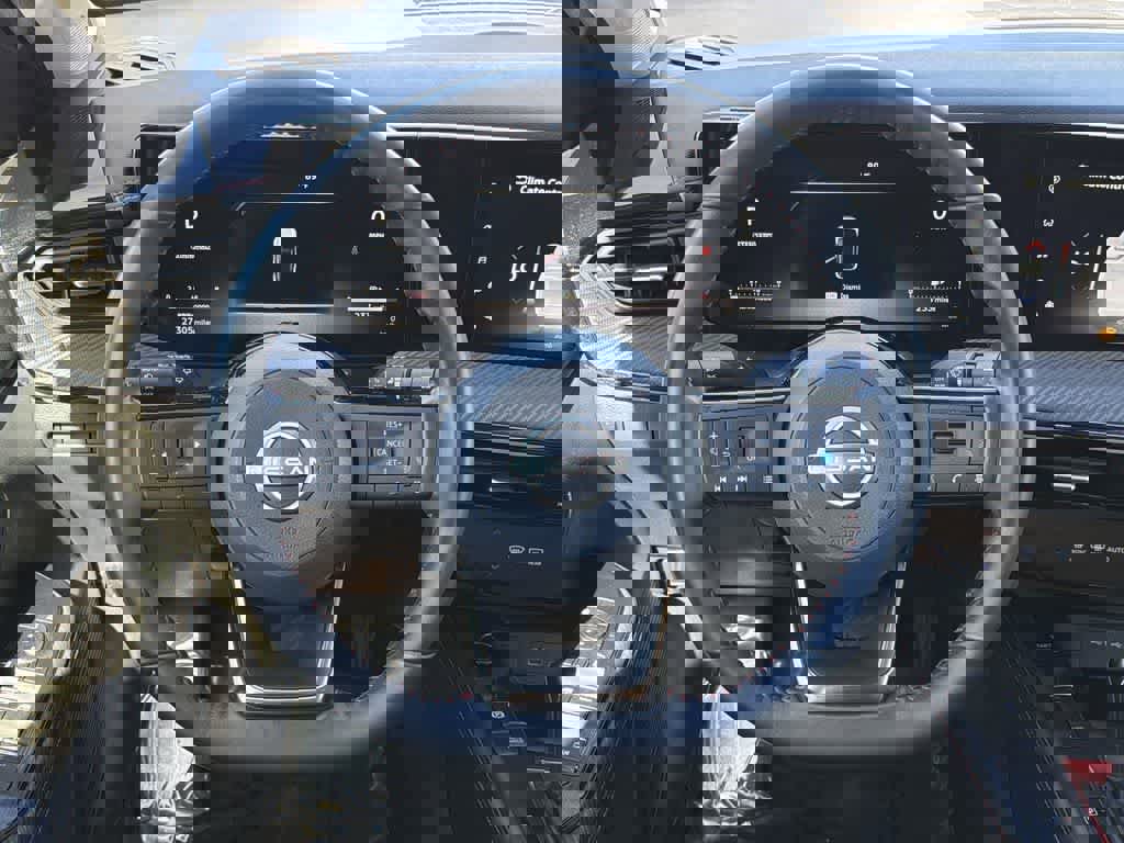 Used 2025 Nissan Kicks SR image 12