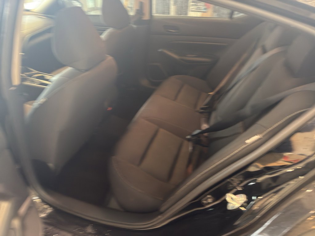 Used 2024 Nissan Altima 2.5 SV FWD image 9