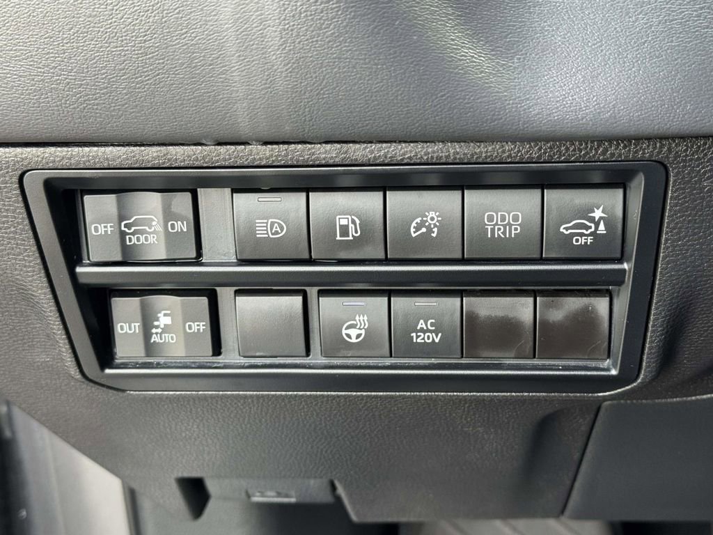 Used 2024 Toyota Sequoia Platinum image 19