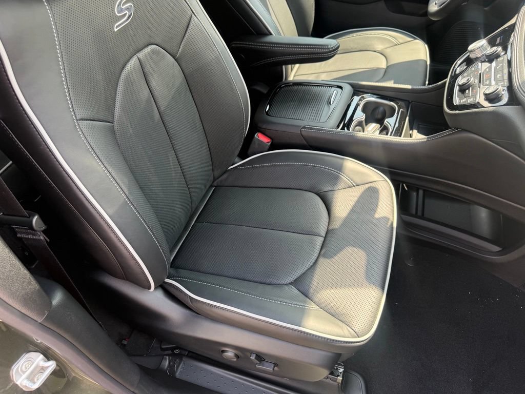 New 2027 Chrysler Pacifica Limited FWD image 60