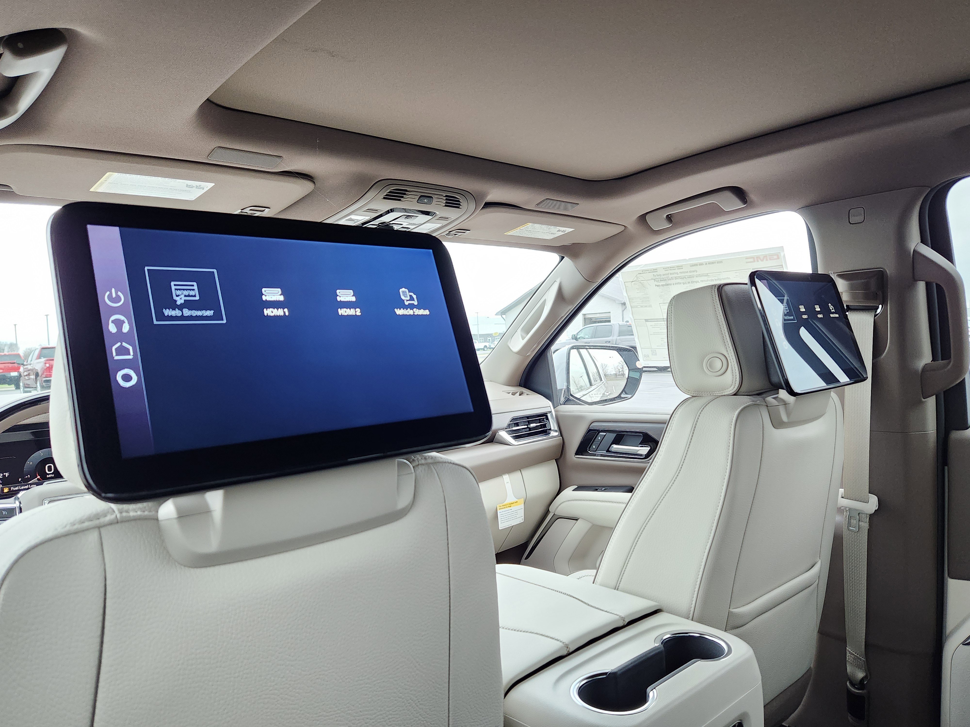 New 2026 GMC Yukon XL Denali w/ Denali Reserve Package image 17