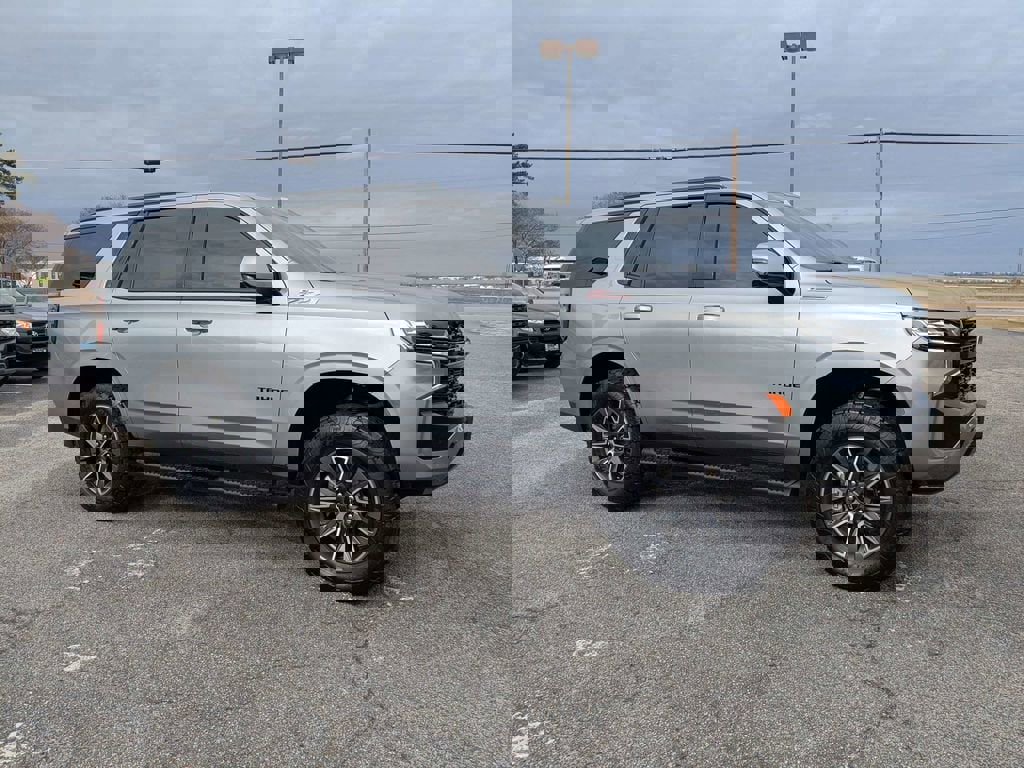 Used 2024 Chevrolet Tahoe Z71 w/ Luxury Package image 3