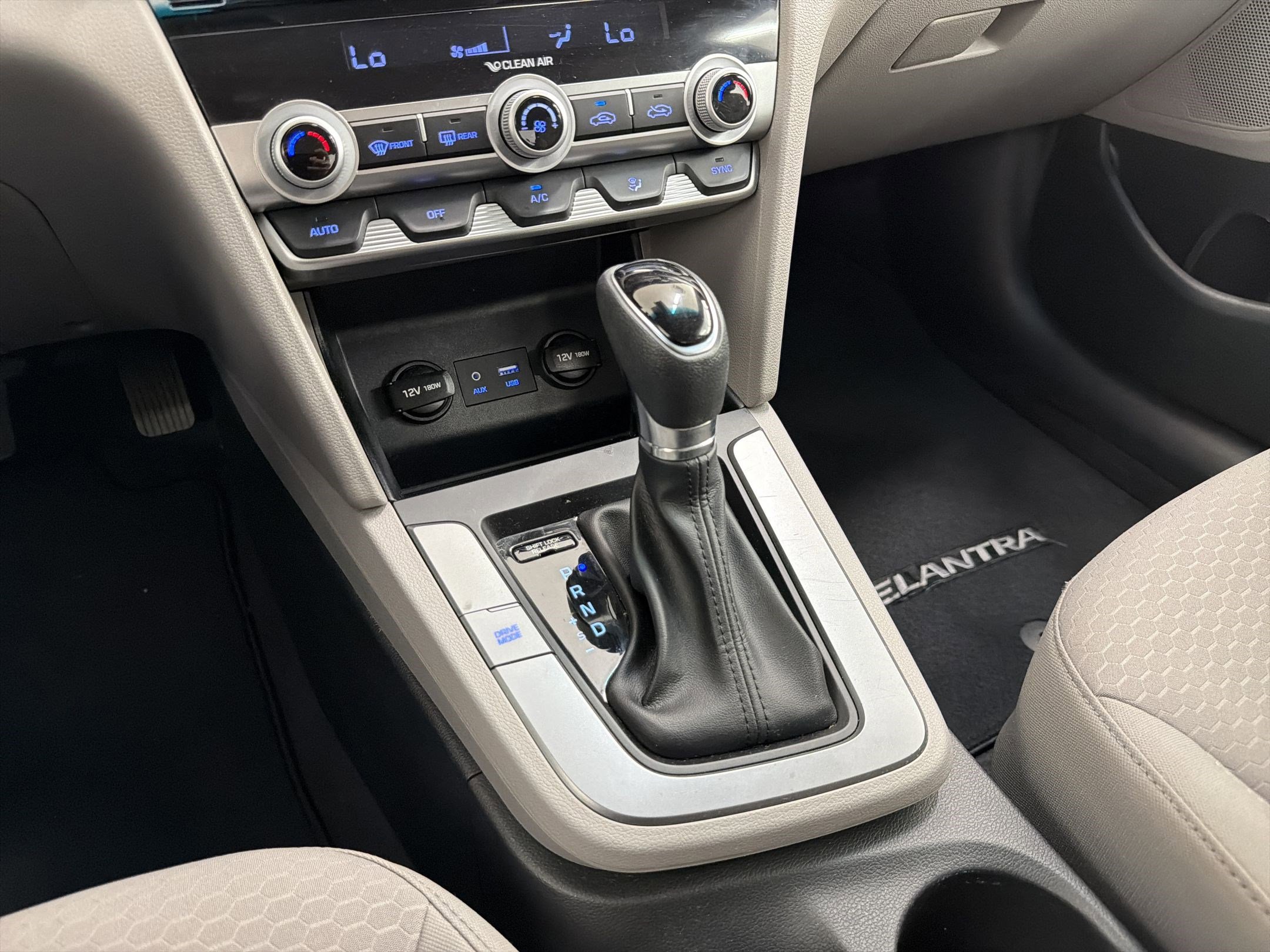 Used 2020 Hyundai Elantra SE w/ Cargo Package (C1) image 16