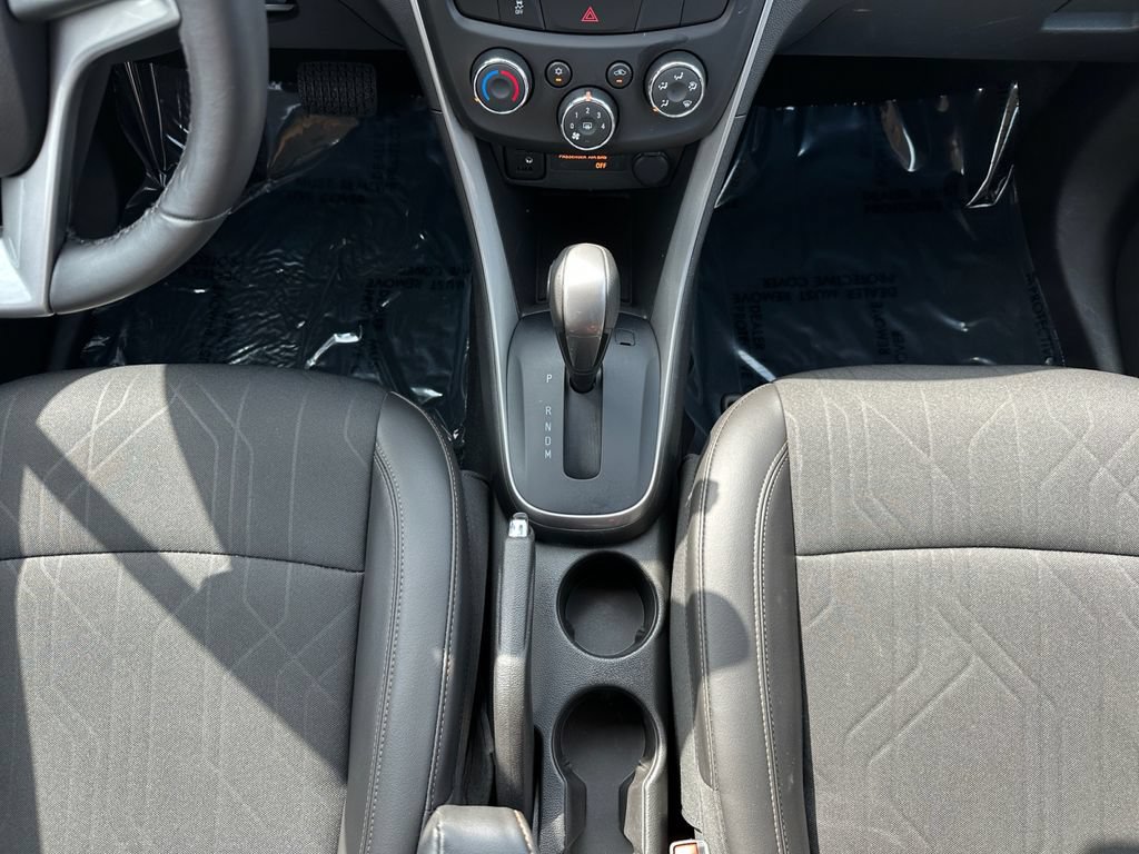 Used 2022 Chevrolet Trax LT w/ LT Convenience Package AWD/4WD image 11