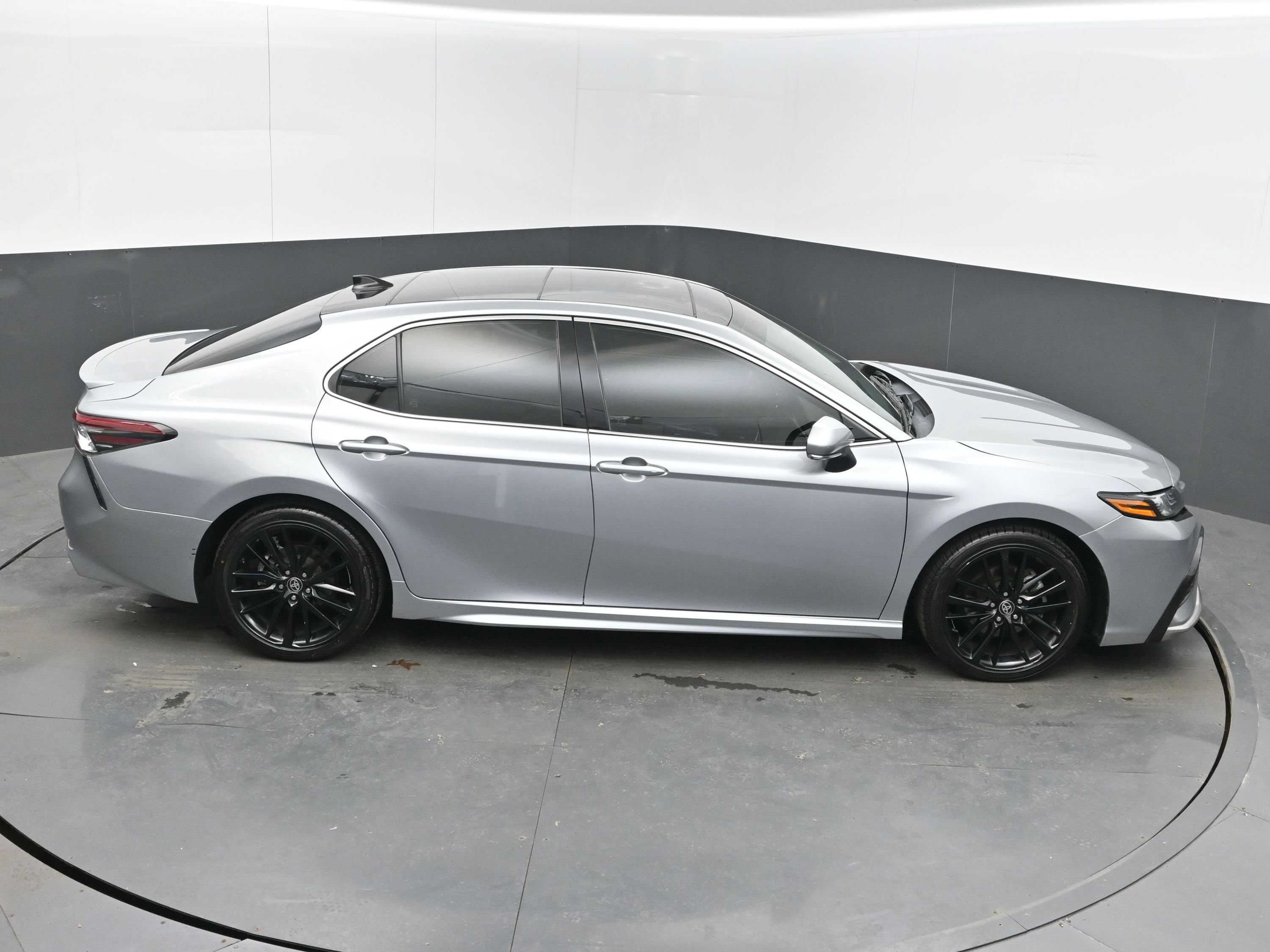 Used 2021 Toyota Camry XSE image 38