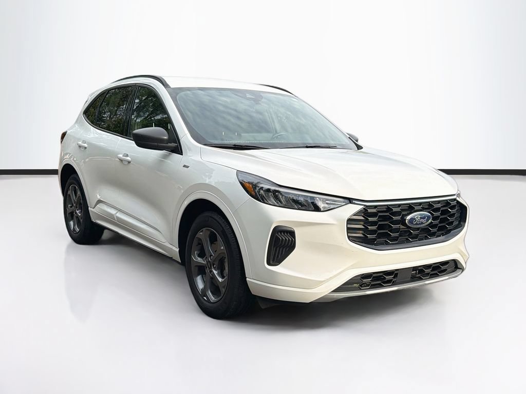 Used 2023 Ford Escape ST-Line w/ Tech Pack #1 AWD/4WD image 3