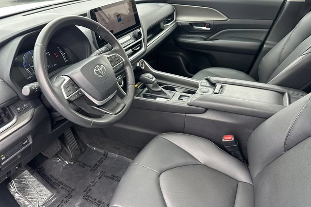 Certified 2025 Toyota Grand Highlander AWD image 12