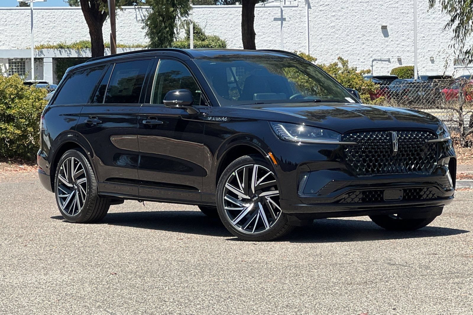 New 2026 Lincoln Aviator Black Label w/ Jet Appearance Package AWD/4WD image 2