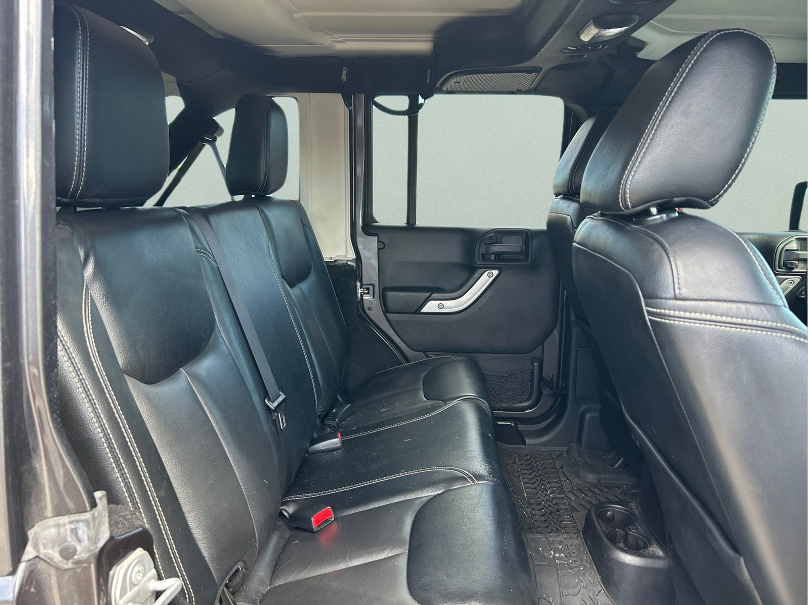 Used 2016 Jeep Wrangler Unlimited Rubicon AWD/4WD image 11