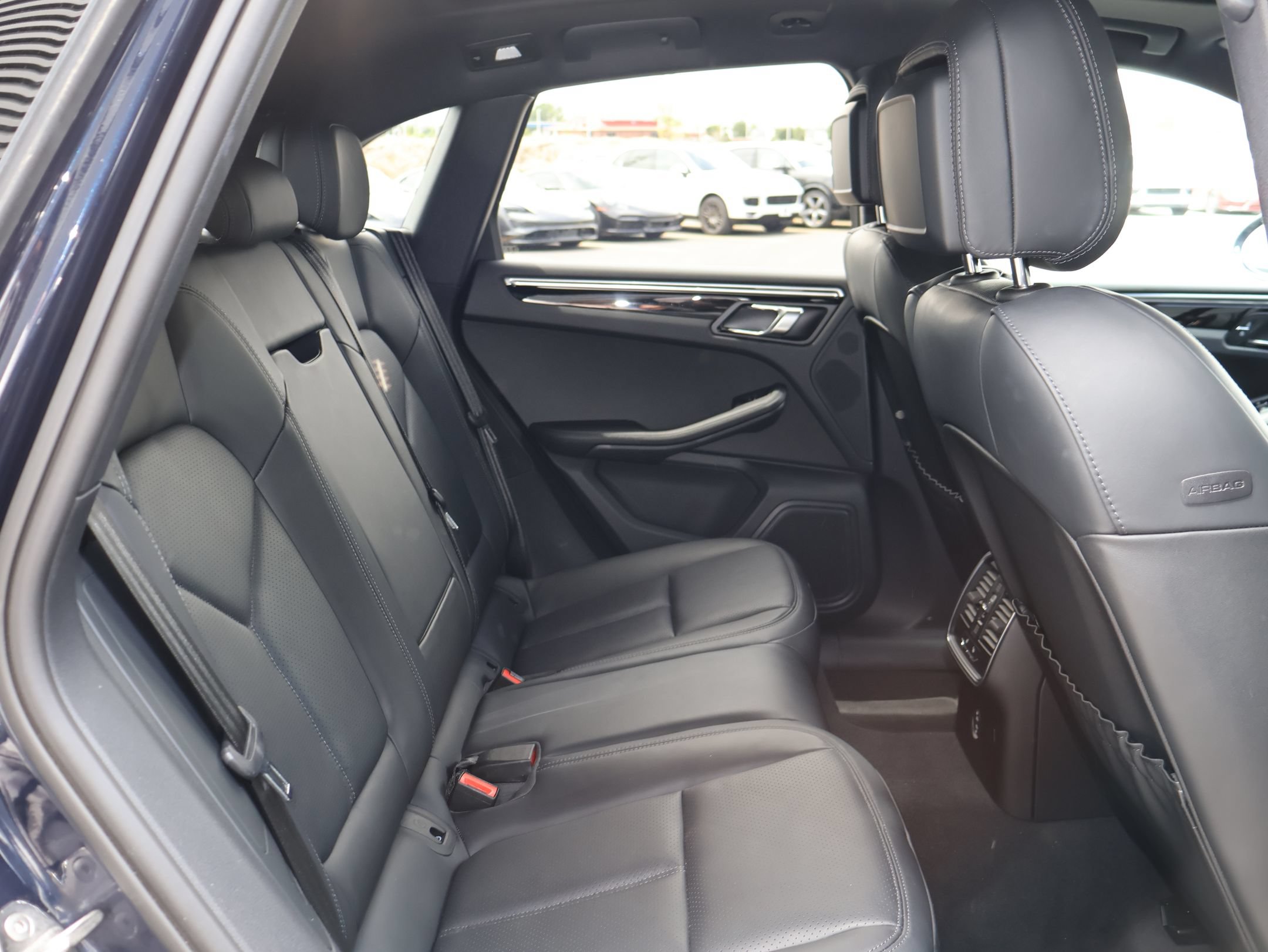 Used 2023 Porsche Macan AWD/4WD image 25