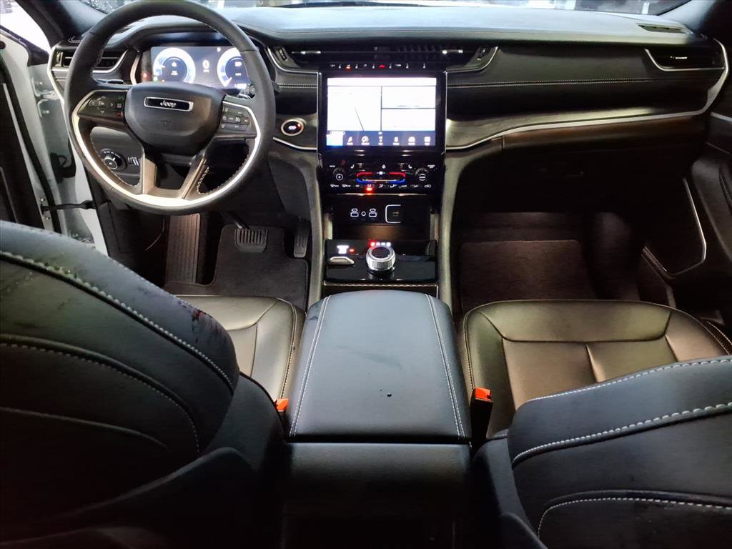 Used 2025 Jeep Grand Cherokee Limited w/ Black Appearance Package image 22