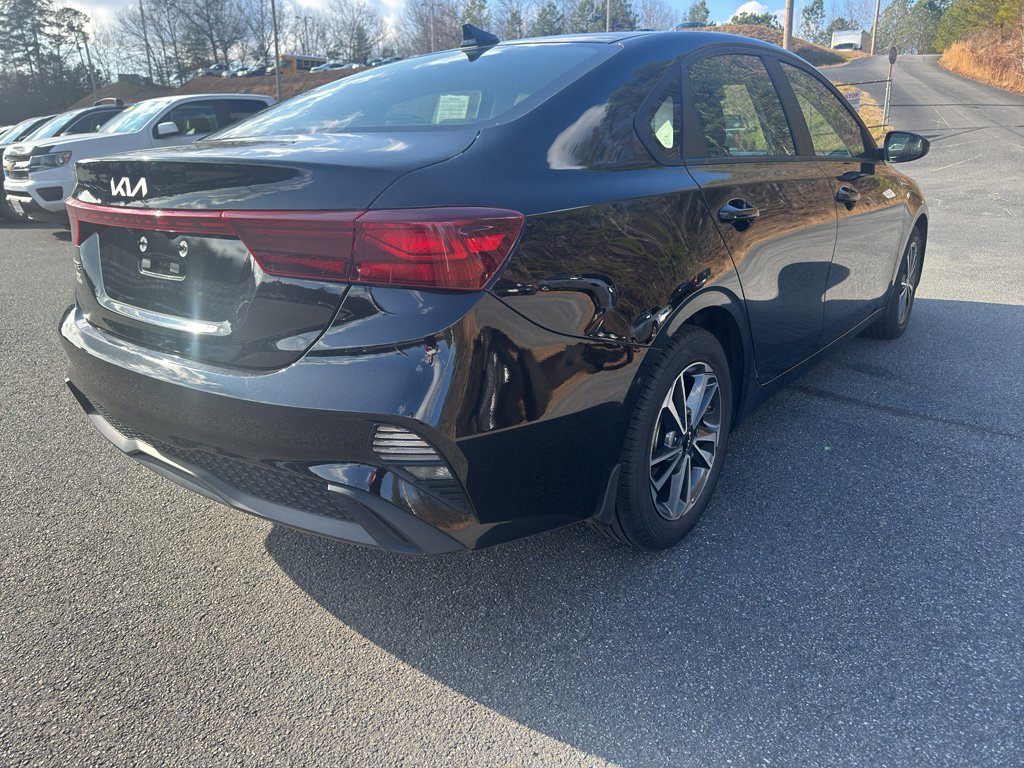 Used 2023 Kia Forte LXS image 5