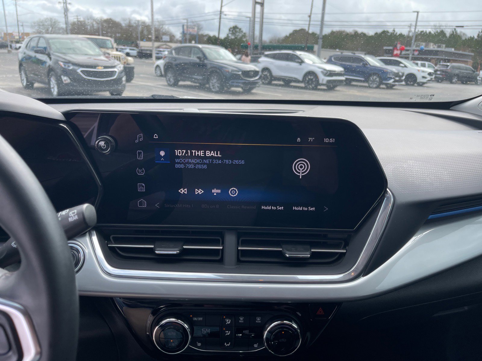 Used 2024 Chevrolet Trax LT w/ Sunroof Package image 5